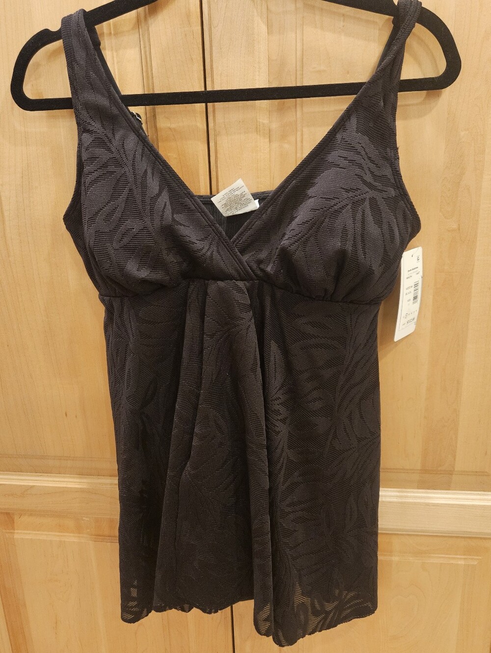 Swim Solutions Women's Tummy-Control Flyaway Swimdress Black Size 10 NWT - Picture 3 of 9